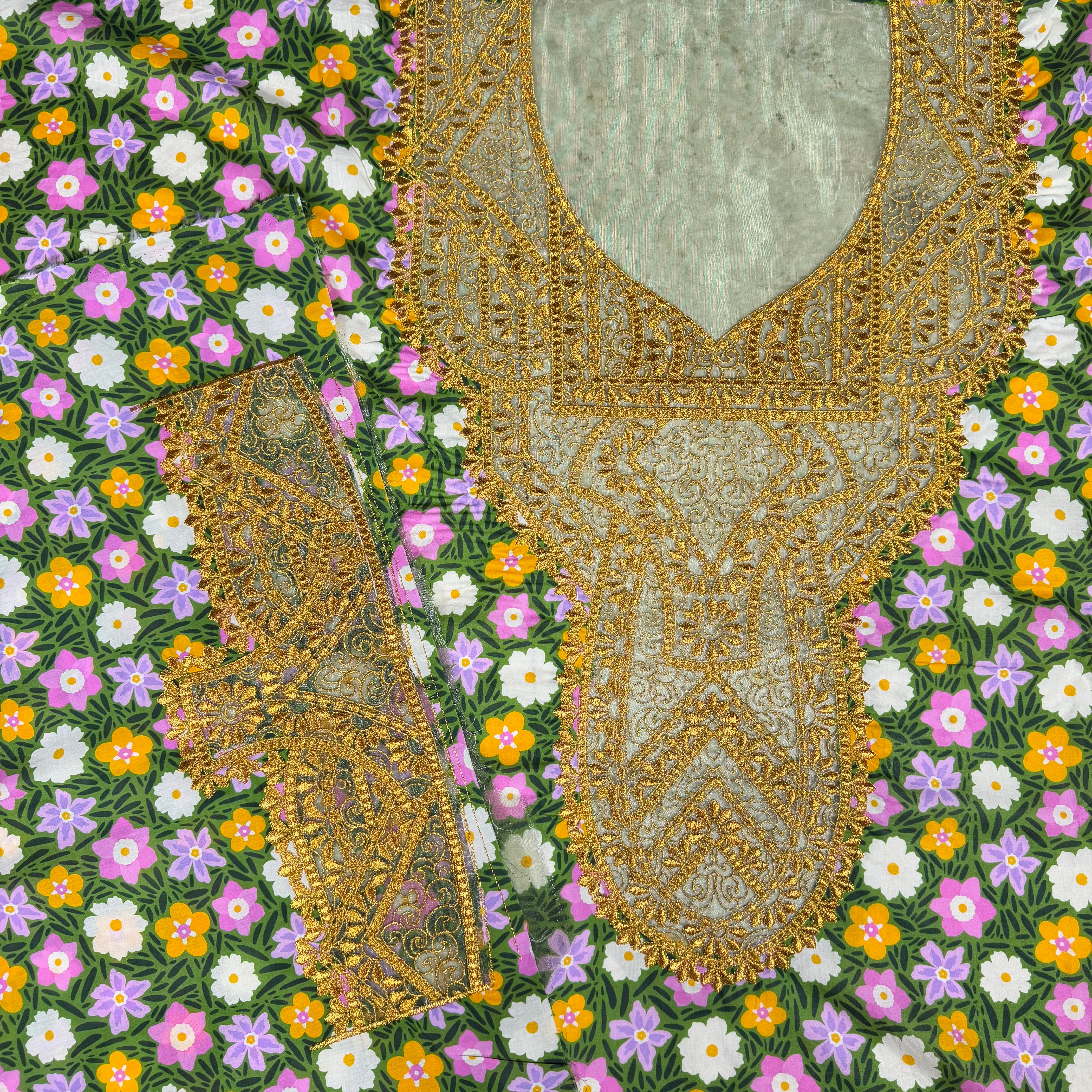 French مخوَّر with lace