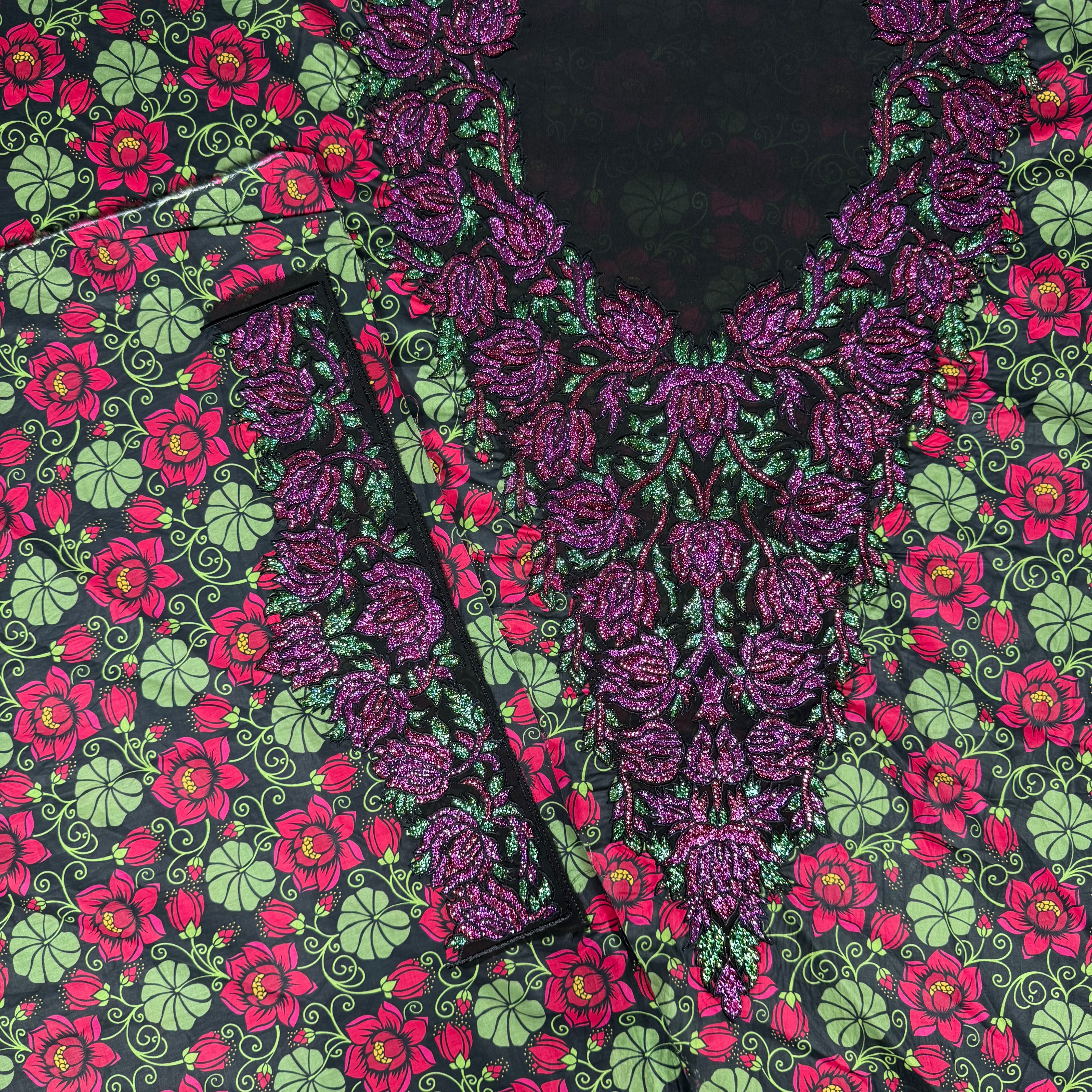 مخور فرنسي مع فصوص